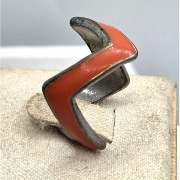 Vintage Chevron Shape Silver Tone Ring With Orange Enamel Design Size 7 - Picture 2 of 5